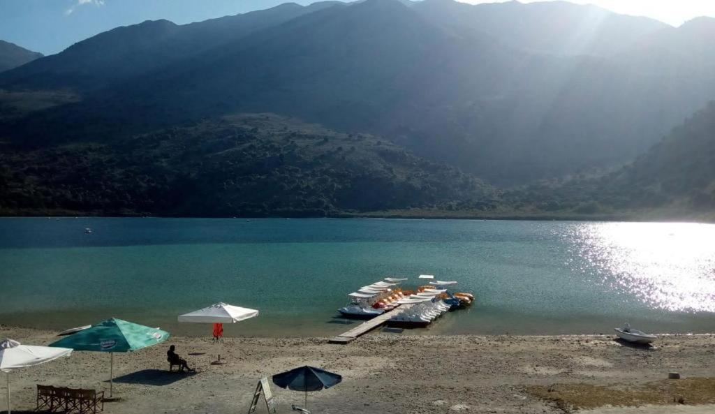 Korissia With Lake View Kournas Exterior photo